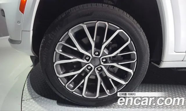 Jeep Cherokee — фото 5
