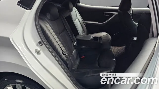 Hyundai Avante — фото 11