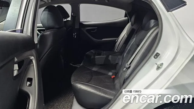 Hyundai Avante — фото 12