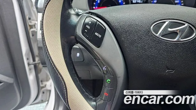 Hyundai Avante — фото 18