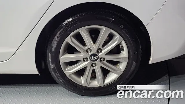 Hyundai Avante — фото 21