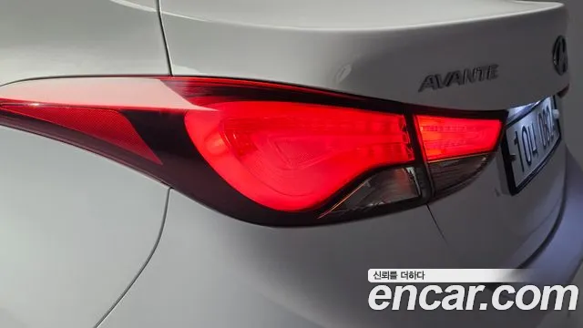 Hyundai Avante — фото 23