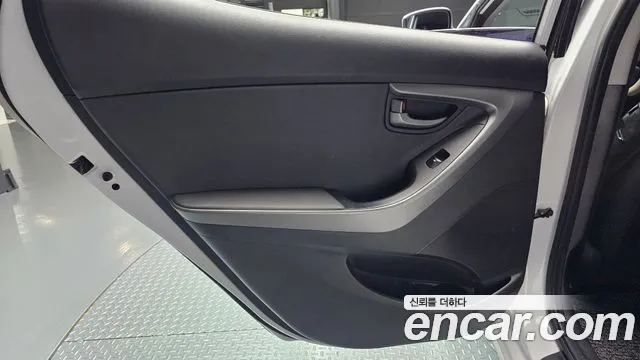 Hyundai Avante — фото 25