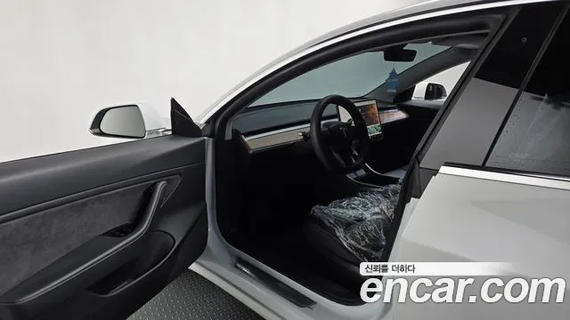 Tesla Model 3 — фото 10