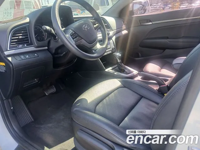 Hyundai Avante — фото 11
