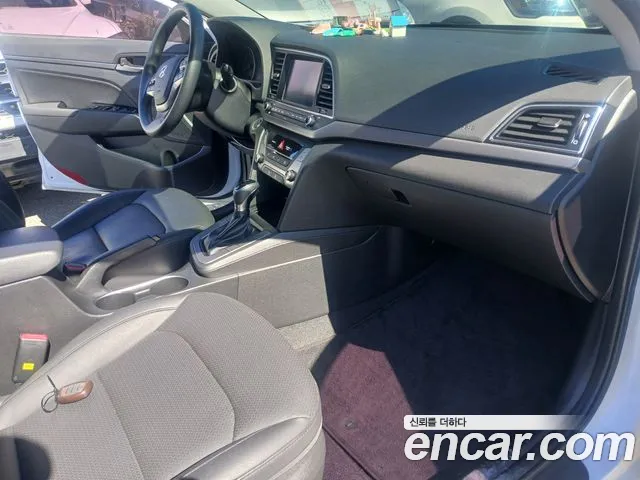 Hyundai Avante — фото 12