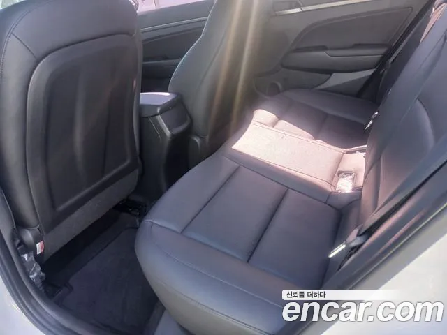 Hyundai Avante — фото 8