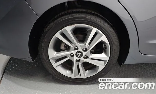 Hyundai Avante — фото 4
