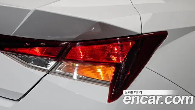 Hyundai Avante — фото 23