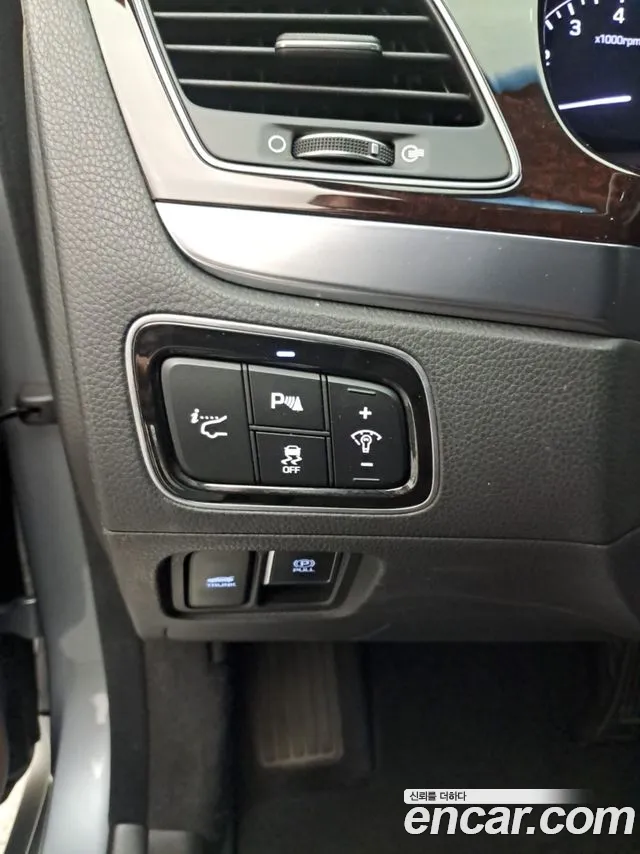 Hyundai Equus — фото 14