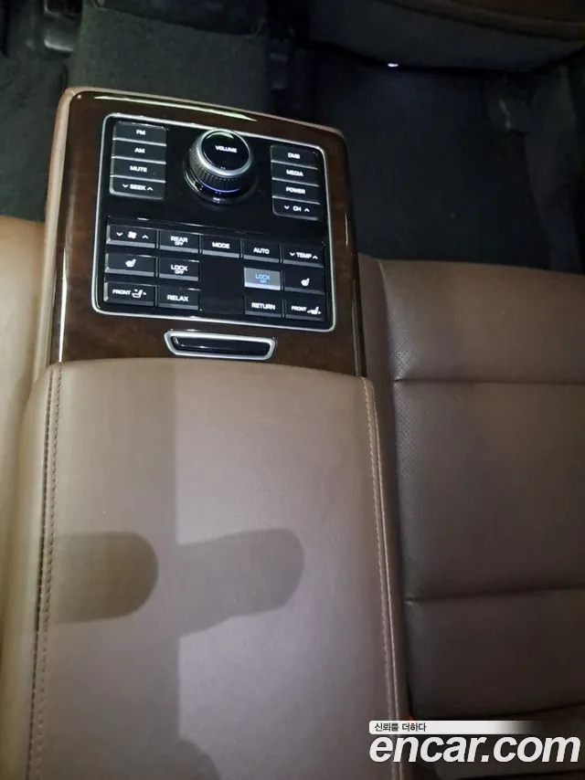 Hyundai Equus — фото 17