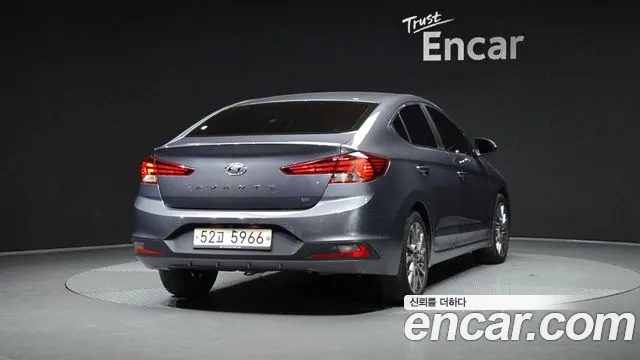 Hyundai Avante — фото 1