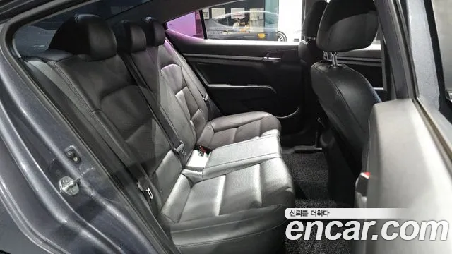 Hyundai Avante — фото 10