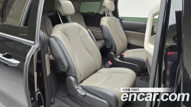 Kia Carnival — фото 12