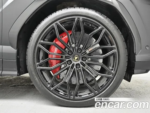 Lamborghini Urus — фото 5