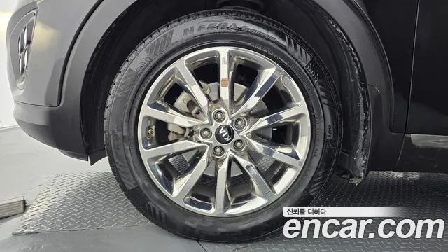 Kia Sorento — фото 5