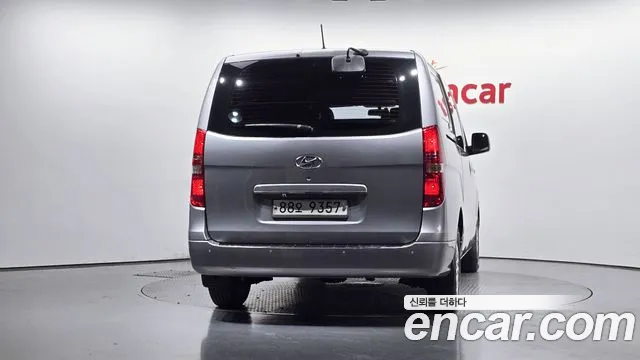 Hyundai Starex — фото 3