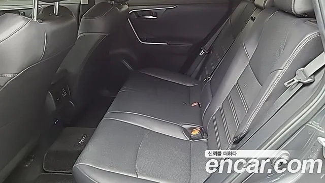 Toyota RAV4 — фото 11