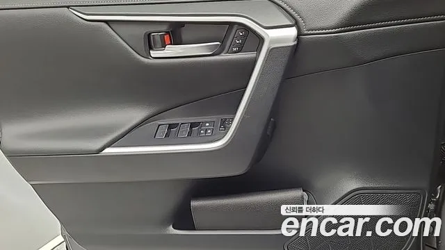 Toyota RAV4 — фото 16