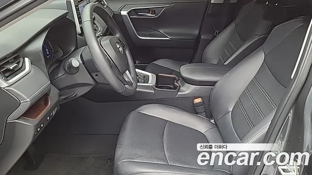 Toyota RAV4 — фото 10