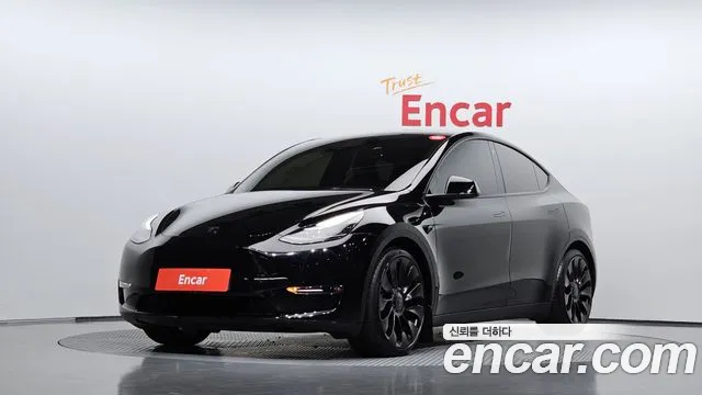 Tesla Model Y — фото 1