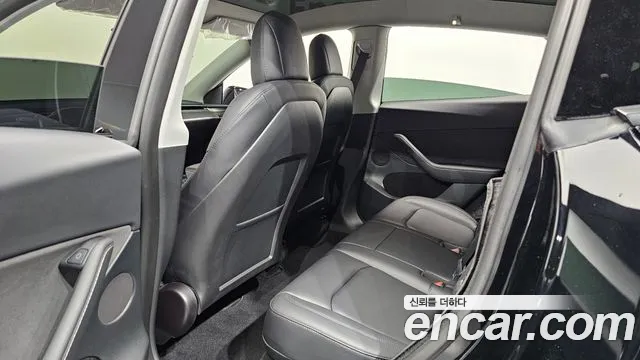 Tesla Model Y — фото 12
