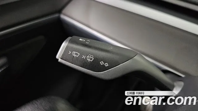 Tesla Model Y — фото 15