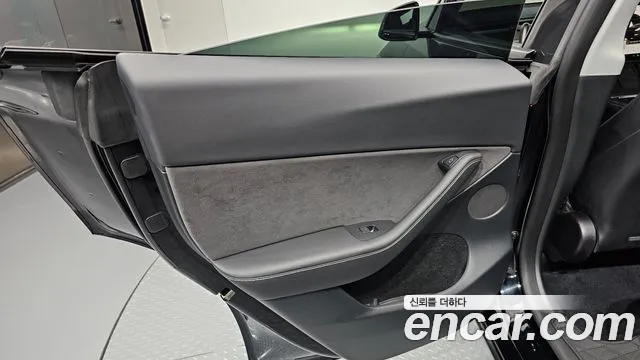 Tesla Model Y — фото 25