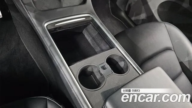 Tesla Model Y — фото 28