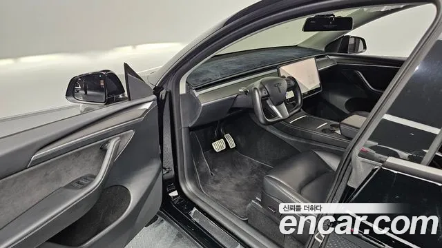 Tesla Model Y — фото 10