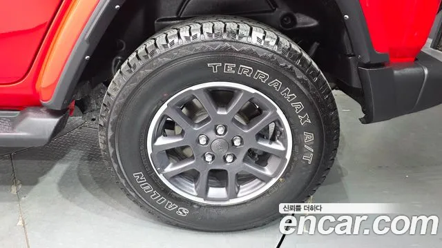 Jeep Wrangler — фото 21