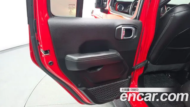 Jeep Wrangler — фото 25