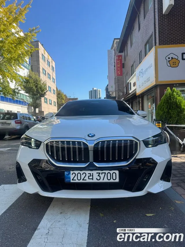 BMW 5-Series — фото 1