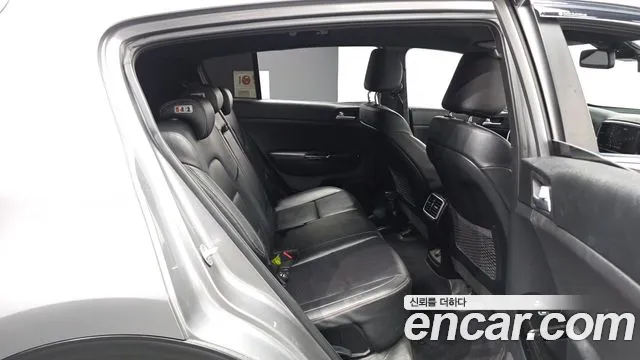 Kia Sportage — фото 12