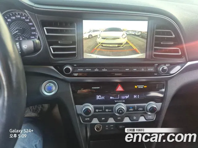 Hyundai Avante — фото 15