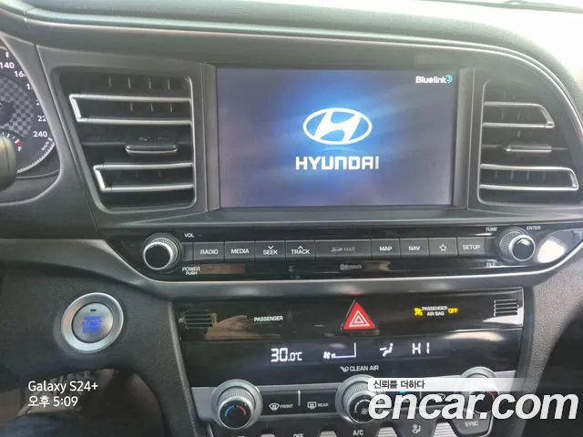 Hyundai Avante — фото 16