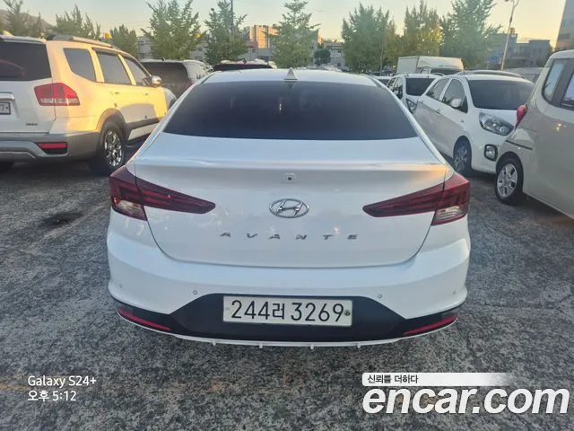 Hyundai Avante — фото 4