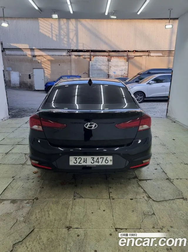 Hyundai Avante — фото 3