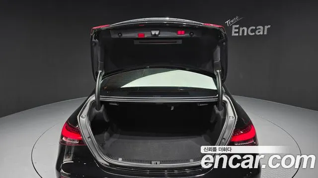 Mercedes-Benz E-Class — фото 19