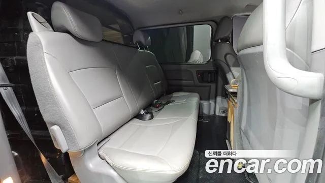 Hyundai Starex — фото 19