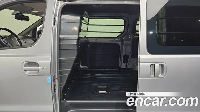 Hyundai Starex — фото 11