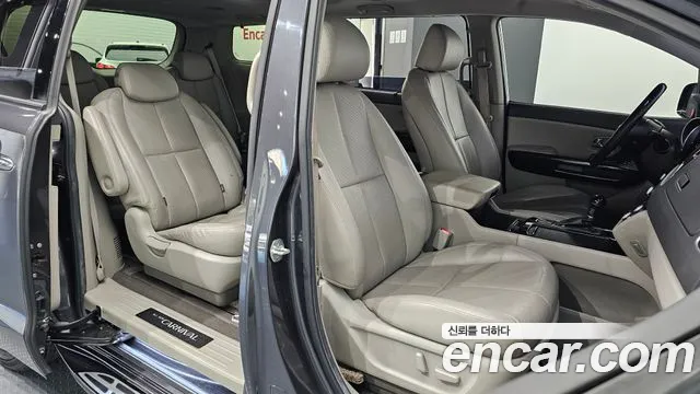 Kia Carnival — фото 11