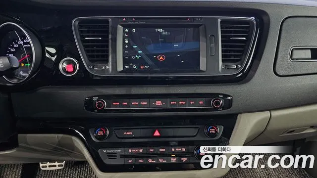 Kia Carnival — фото 13