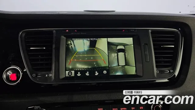 Kia Carnival — фото 14