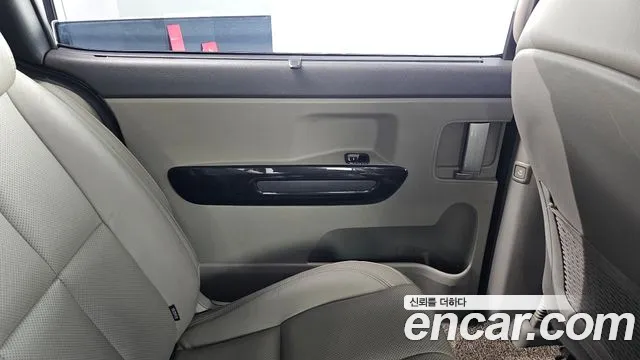 Kia Carnival — фото 25