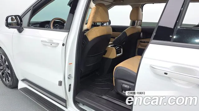 Kia Carnival — фото 12
