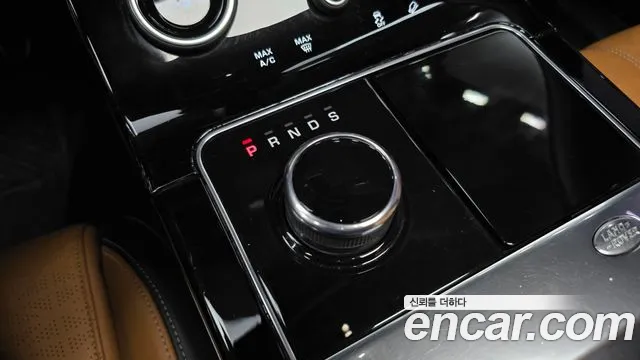 Land Rover Range Rover Velar — фото 9