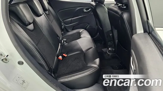 Renault Clio — фото 12
