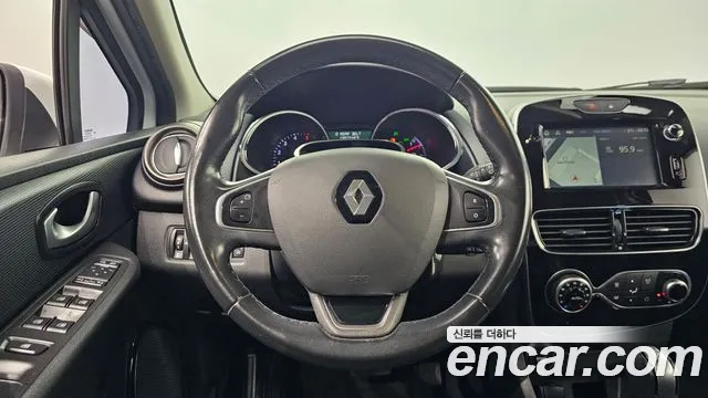 Renault Clio — фото 13