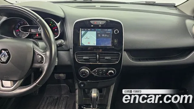 Renault Clio — фото 17